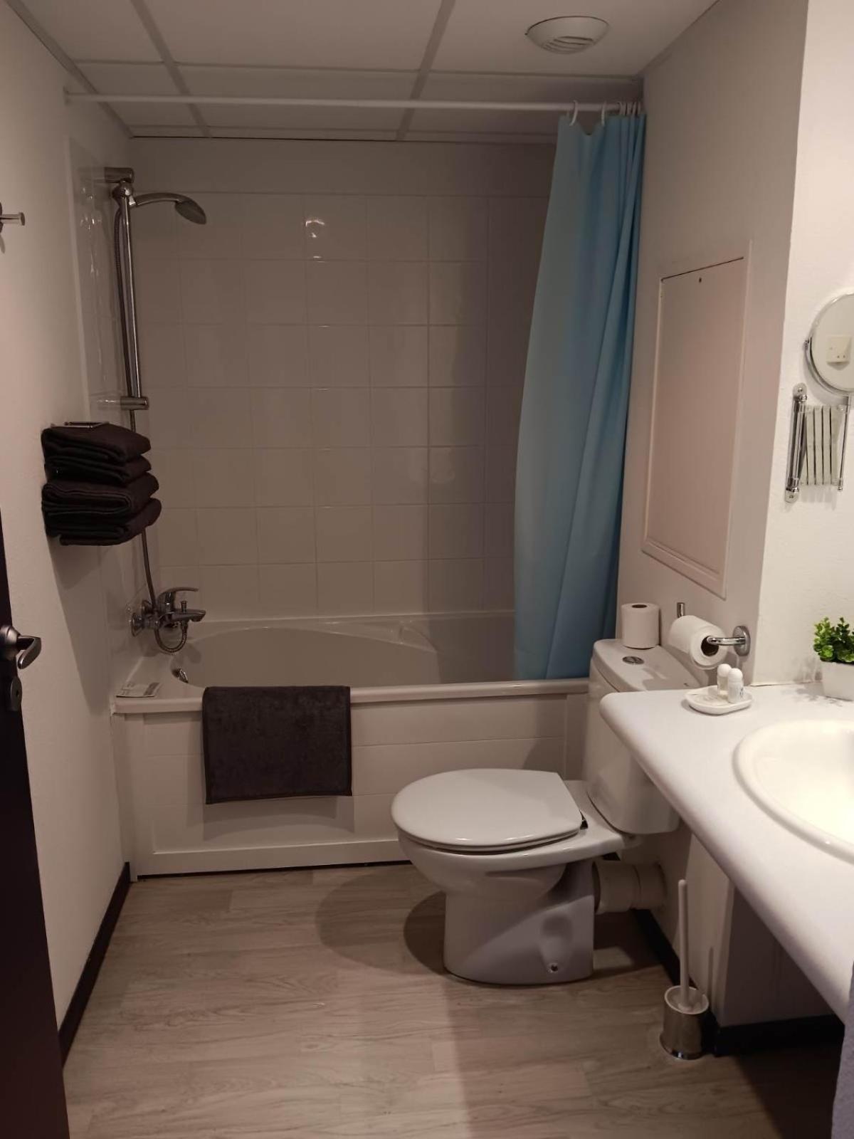 לורדה Studio 24M2 Au 4Eme Etage Ascenseur A Cote De La Gare Sncf מראה חיצוני תמונה